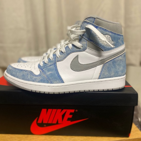 Jordan 1s Hyper Royal - Picture 1 of 5